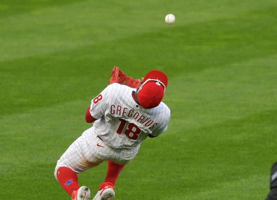 Didi Gregorius makes a catch for the Phillies