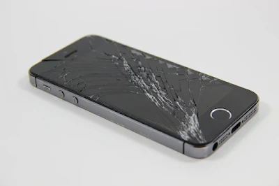 Discover iPhone screen repair costs. Get insights on repairing cracked screens. Find pricing details for fixing iPhone screens.