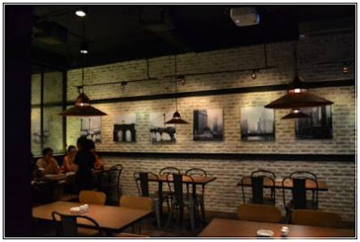 gambar model interior kafe klasik