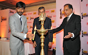 Dhanush at Idea film fare awards-thumbnail-15