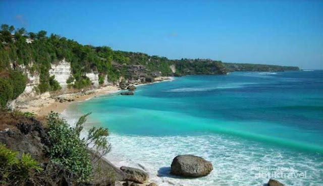 PANTAI TROPIS TERINDAH  DI PULAU NATUNA