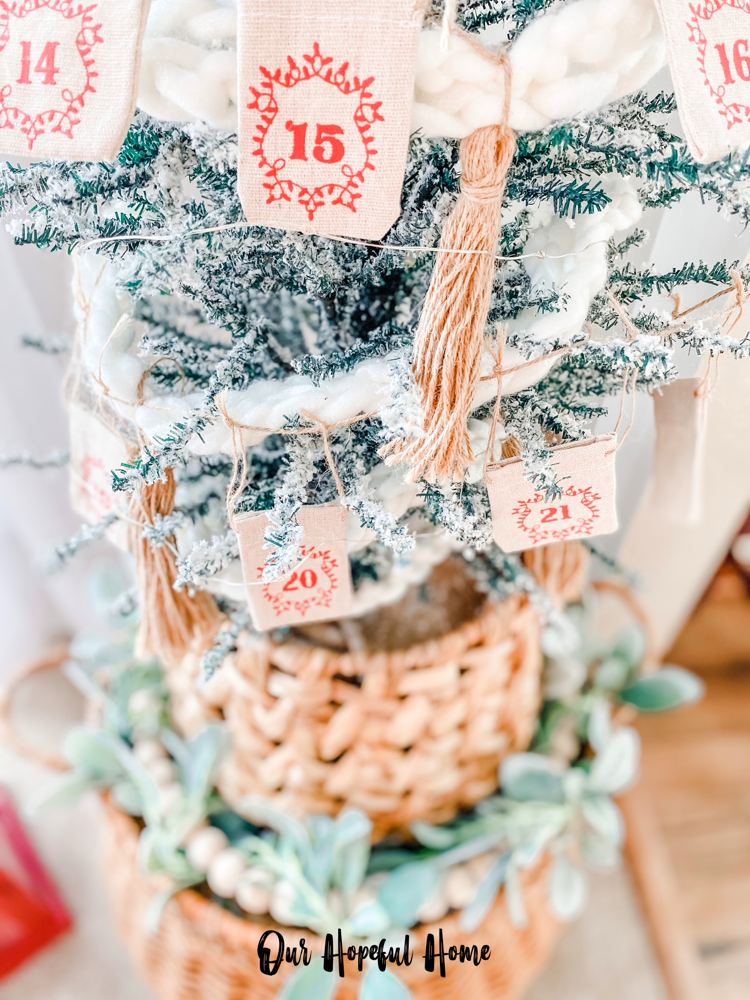 Our Hopeful Home: Hand Knit Chunky Christmas Wreath And Christmas Tree  Garland