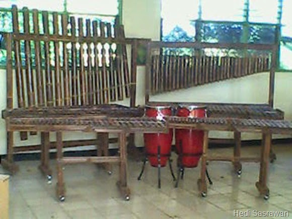 Makalah Sejarah, Fungsi, dan Harmoni Musik Arumba