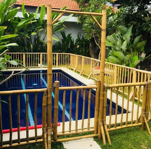 Gambar pagar kolam renang dengan bambu