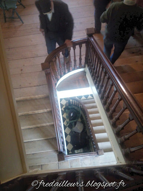 New York, Van Cortlandt House escalier