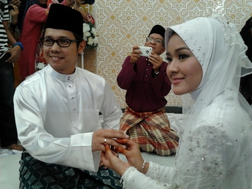 Gambar Pernikahan Ally Iskandar & Farah Lee Di Masjid 