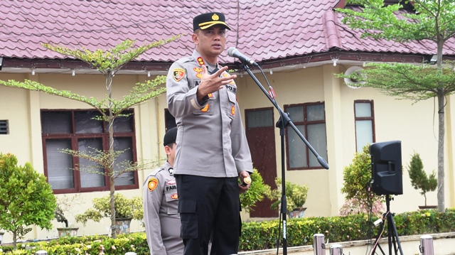 Bentuk Apresiasi, Kapolres Aceh Timur Beri Penghargaan Pada Anggota Berprestasi