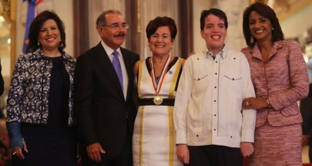 Presidente Danilo Medina reconoce a diez mujeres