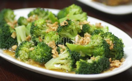 HaNa's FamiLy: Brokoli Goreng Bawang Putih
