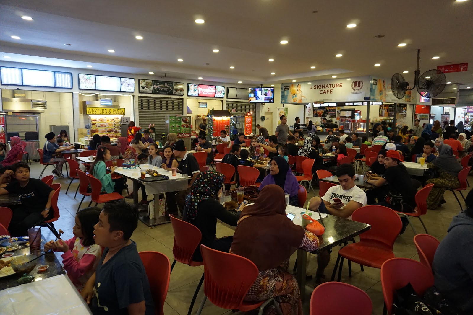 Up Town Puchong Night Bazaar Moden dan Hipster – MNY 