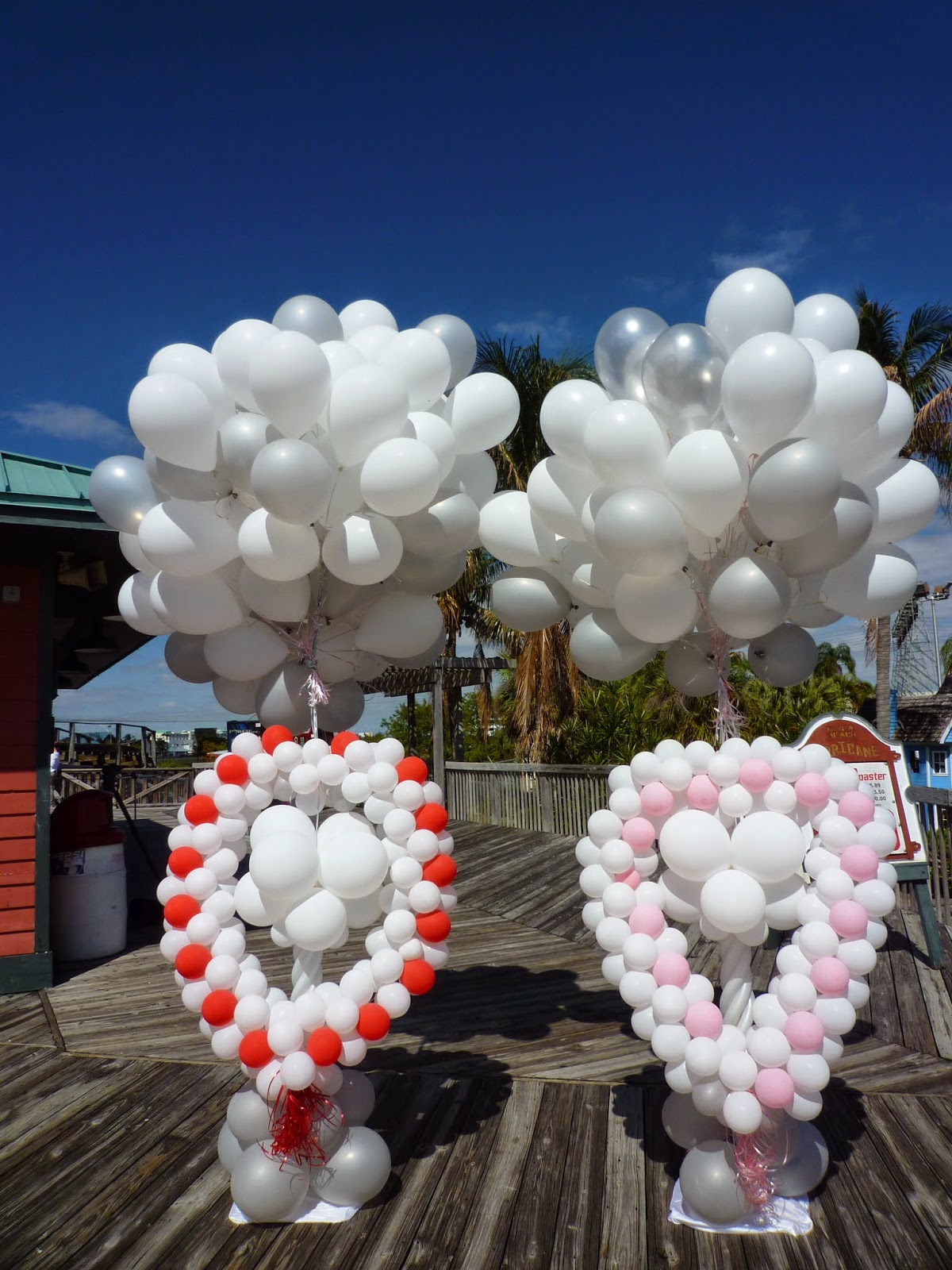  Release heart balloon with helium balloons on wedding ceremony