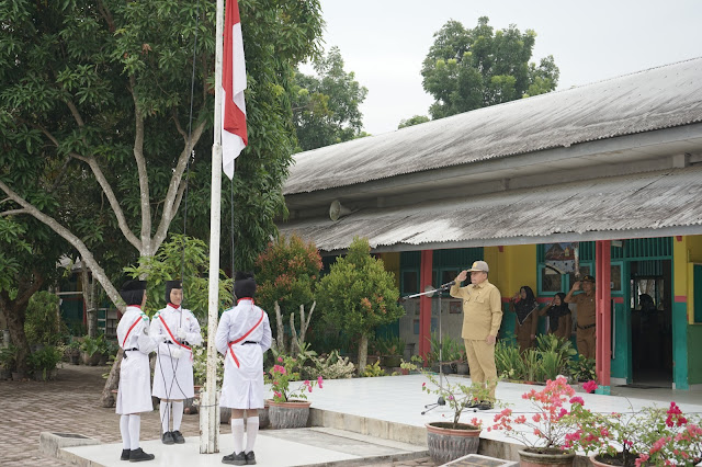 Pimpin Upacara MPLS, Asisten Administrasi Umun Sampaikan Ini kepada Siswa SMP Negeri 7 Asahan