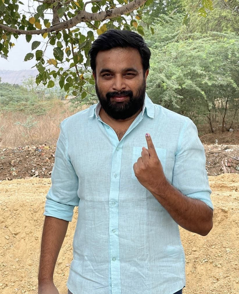 Sasikumar  cast vote - TN Election 2021