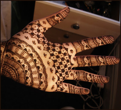 mehndi%2Bon%2Bhands_1