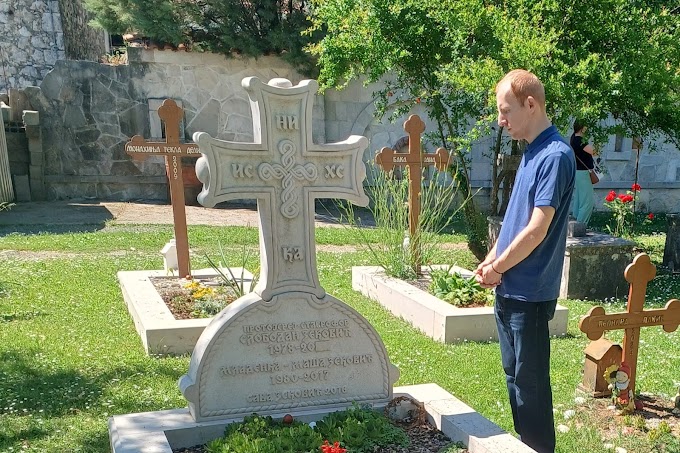 Катихета Бранислав Илић се поклонио моштима Светог Арсенија Сремца
