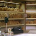 Το μπαγιάτικο ψωμί της κρίσης στα ράφια των φούρνων