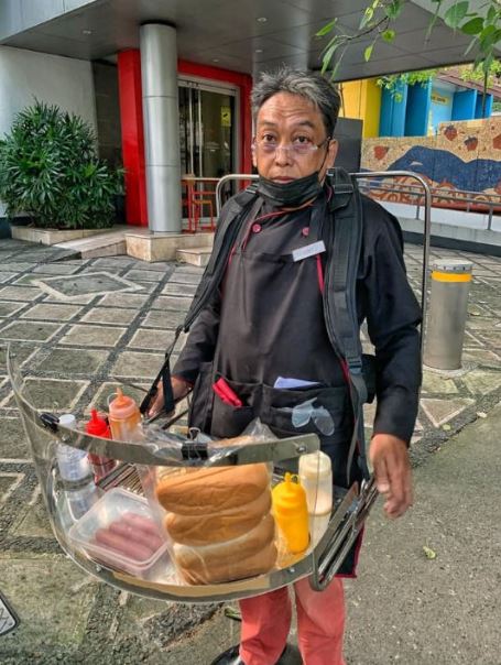 Stroke survivor goes viral as he sells hotdogs Makati