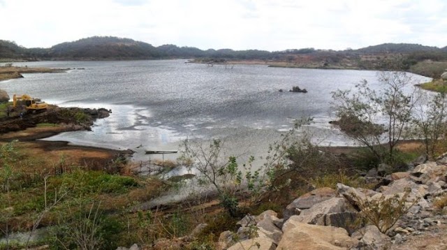 Comporta do açude de Camalaú é aberta e águas da transposição seguem para Boqueirão, na Paraíba