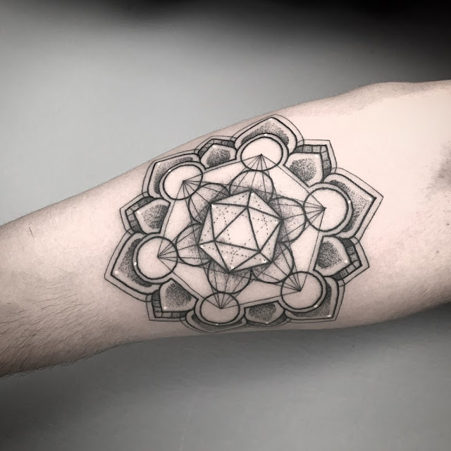 50 ideias de tatuagens geométricas para homens modernos e estilosos!