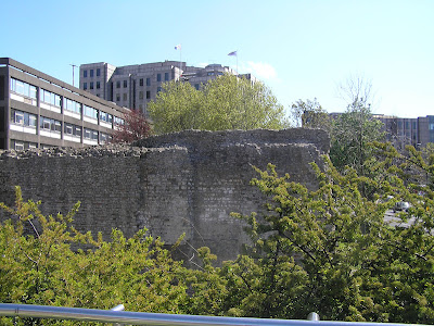 Britain: Londinium walls   by E.V.Pita  http://archeopolis.blogspot.com/2012/05/britain-londinium-walls-britania.html   Britania; murallas de Londinium   por E.V.Pita