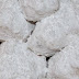 Κουραμπιέδες Λαμίας με άχνη ζάχαρη και τριμμένο αμύγδαλο