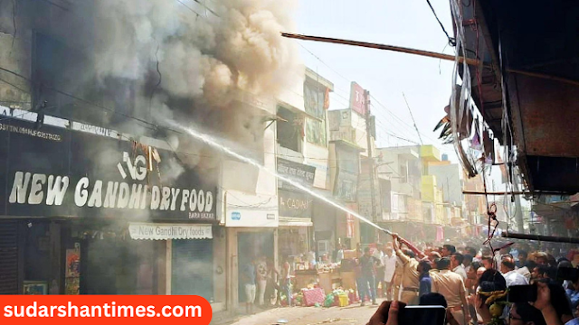 Budaun News:  बदायूं के बड़ा बाजार में New Gandhi Dry Fruits की दुकान में भीषण आग, लाखों का नुकसान