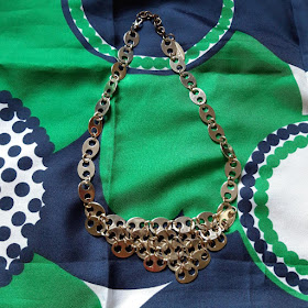 un foulard pop et un collier fantaisie Paco Rabanne  70s abstract scarf , Paco Rabanne necklace