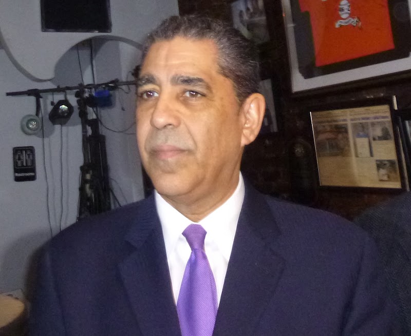 Espaillat se une a resolución contra declaración de emergencia nacional de Trump