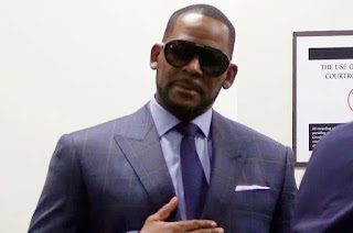 R. Kelly arrives at the Circuit Court of Cook County, Domestic Relations Division on March 6, 2019.