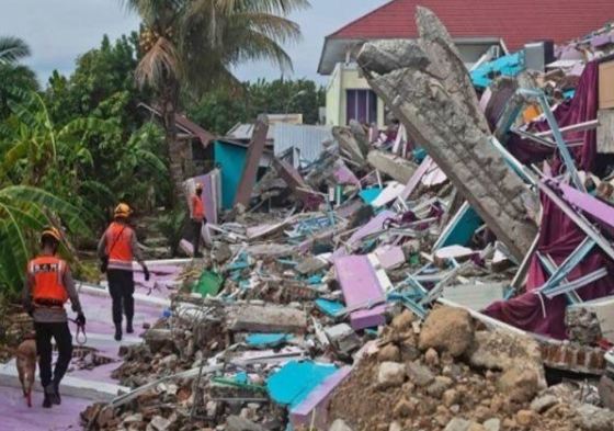 جکارتا: انڈونیشیا کے جزیرے سماترا میں 5.9 شدت کے زلزلے کے جھٹکے محسوس ہوئے جس میں 2 افراد ہلاک، 15 زخمی اور درجن سے زائد گھر تباہ ہوگئے۔