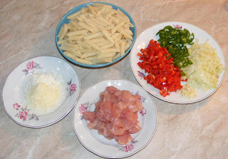 ce ingrediente ne trebuie sa preparam paste cu pui si sos alb de smantana, retete culinare de mancare din paste si piept de pui in sos picant din smantana lichida, paste preparare, 