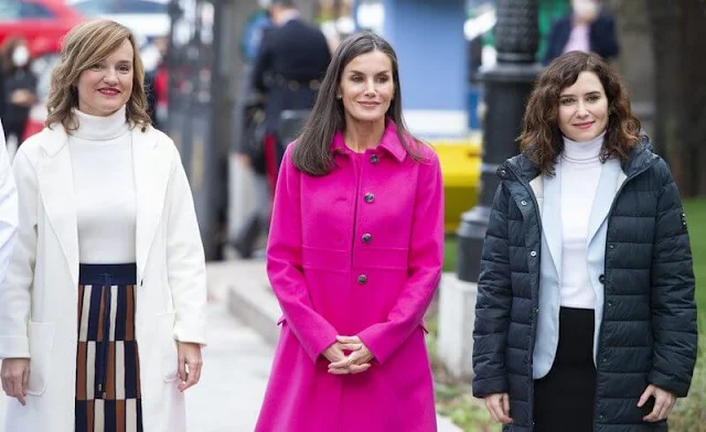 Queen Letizia wore a pink spring autumn coat by Hugo Boss. Hugo Boss Banora pink silk blend blouse