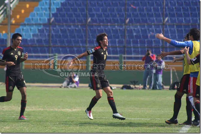 festejo del 2do. gol mexicano