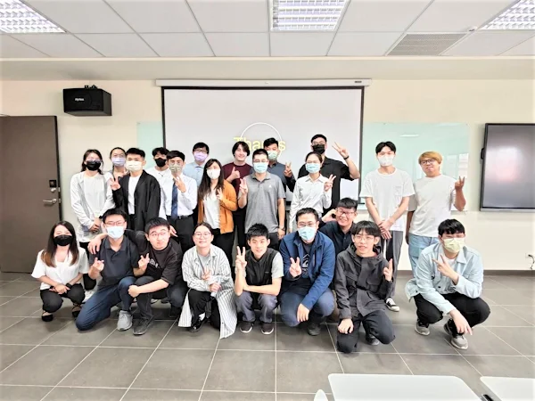 ▲數據平台開發-JavaScrip與Laravel全端工程師培訓班學員結訓開心大合照。（中彰投分署提供）