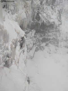 Guiasdelpicu.com Guias de montaña de picos de europa escalando en hielo en Tarna