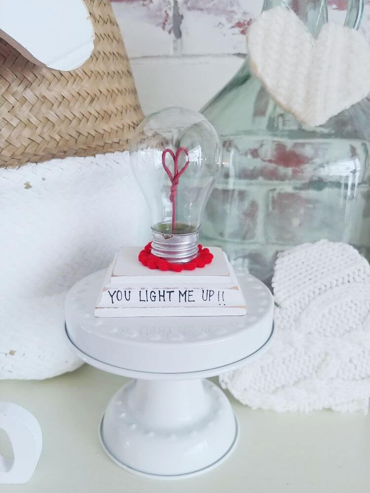 Upcycled Valentine Lightbulb