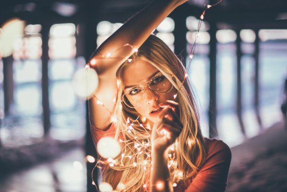 Brandon Woelfel arte fotografia artística romântica cores luzes urbanas contos de fada hipster mulheres óculos modelos