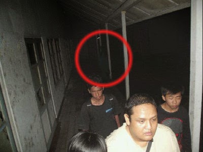 Kumpulan Foto Penampakan Hantu yang Paling Seram - Sebilas 