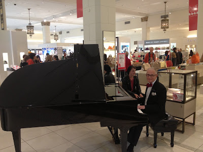 Piano player at David Jones in Sydney