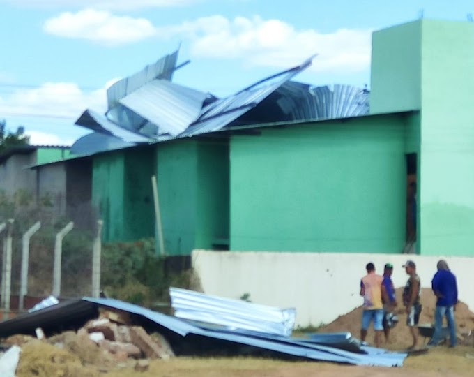 Forte ventania em Brejo Santo arrasta telhado do Hotel Municipal