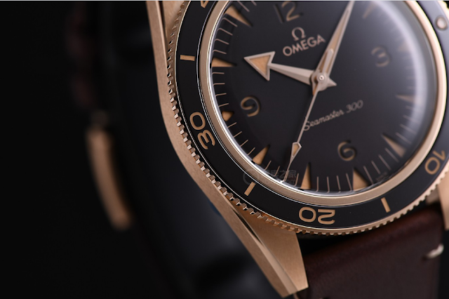 La réplique de montre Omega Seamaster 300 Bronze Gold la plus chaude 2021