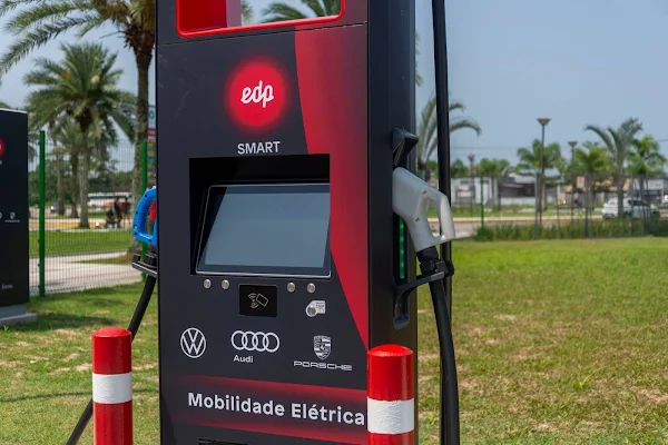 Audi, Porsche e VW inauguram rede de eletropostos no Brasil