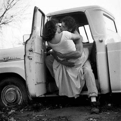 black and white photos of people kissing. My lack and white romance