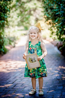 Wizard of Oz inspired family and children's photo shoot. Yellow Brick Road photo shoot. Photo by Elles Photography