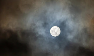 Η ολική έκλειψη Σελήνης λέγεται αλλιώς και «Ματωμένο Φεγγάρι»
