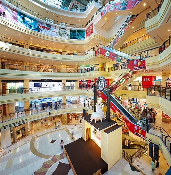 List latest top 5, most popular shopping malls in Penang, is Penang Gurney Plaza, Queensbay Mall Penang,  Penang First Avenue Mall, 1st avenue Mall and Penang Sunway Carnival Mall