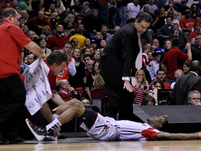 Kevin Ware sufre una espeluznante lesión en el torneo de la NCAA.