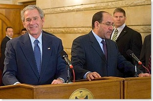 Bush, il lancio delle scarpe del giornalista iracheno 9