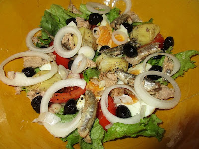 foto de uma salada niçoise