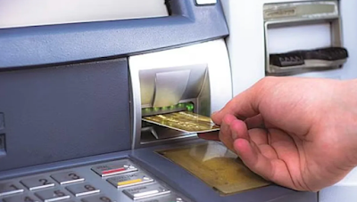 ATM Services: Bad news for those who withdraw cash from ATMs.. New service charge.. ATM Services: ఏటీఎంలలో నగదు విత్ డ్రా చేసే వారికి బ్యాడ్ న్యూస్.. సర్వీస్ చార్జ్ పేరిట కొత్త బాదుడు..